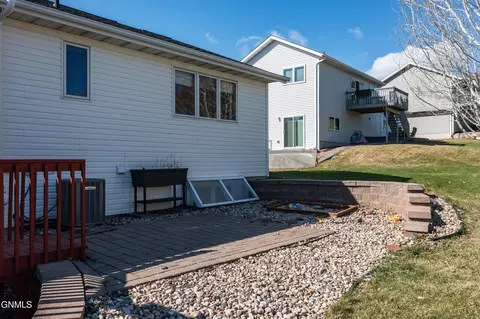 Exterior - 3432 Crocus Ave, Bismarck, ND 58501 photo 4 of 4