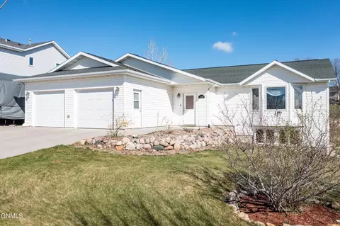 3432 Crocus Ave, Bismarck, ND 58501