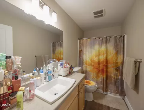 Bath - 2820 27th St W, Williston, ND 58801 photo 5 of 6