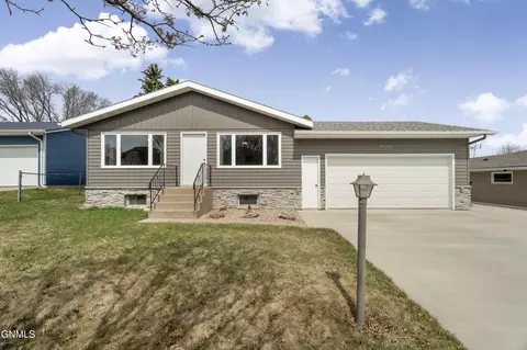 2222 Kennedy Ave, Bismarck, ND 58501