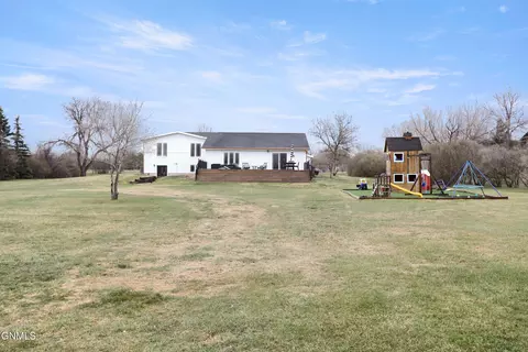 Exterior - 3115 11th Ave E, Williston, ND 58801 photo 2 of 6