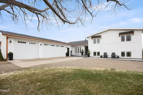 3115 11th Ave E, Williston, ND 58801