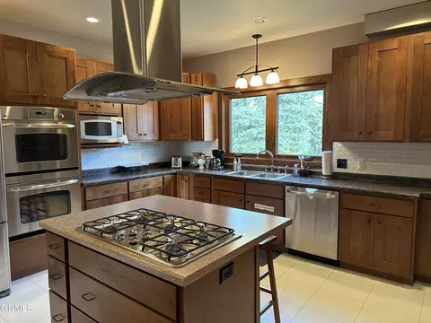 Kitchen - 137 3rd Ave NE, Garrison, ND 58540 photo 2 of 5