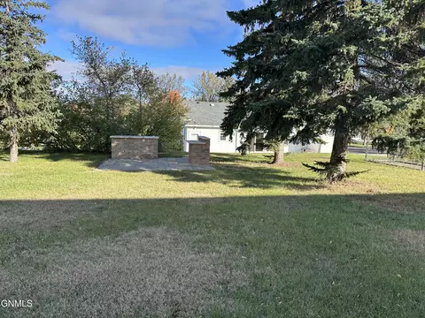 Exterior - 137 3rd Ave NE, Garrison, ND 58540 photo 6 of 17