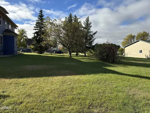Exterior - 137 3rd Ave NE, Garrison, ND 58540 photo 4 of 17