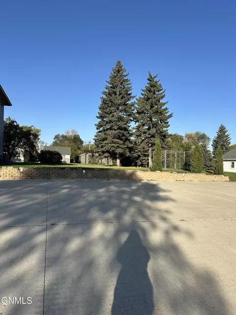 Exterior - 137 3rd Ave NE, Garrison, ND 58540 photo 9 of 17