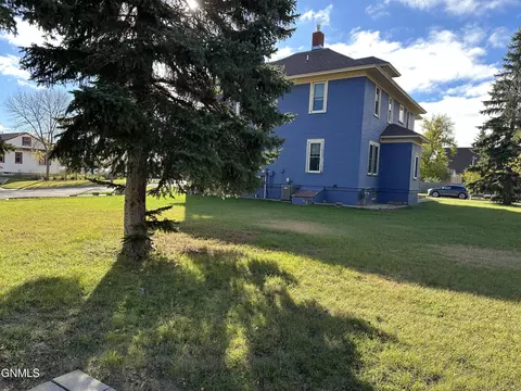 Exterior - 137 3rd Ave NE, Garrison, ND 58540 photo 2 of 17