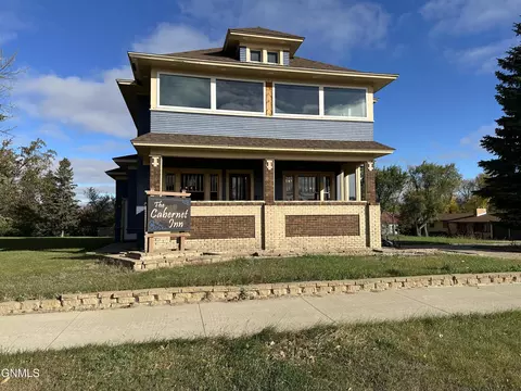 137 3rd Ave NE, Garrison, ND 58540