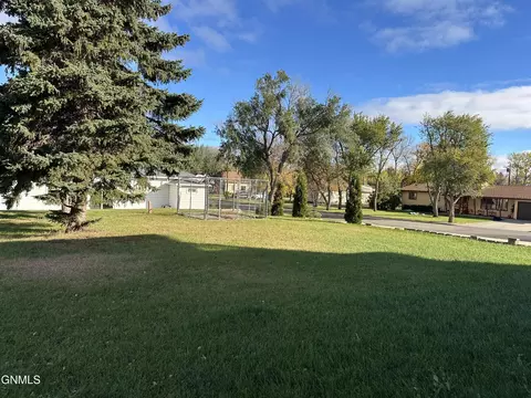 Exterior - 137 3rd Ave NE, Garrison, ND 58540 photo 8 of 17