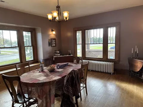 Dining - 137 3rd Ave NE, Garrison, ND 58540 photo 3 of 5