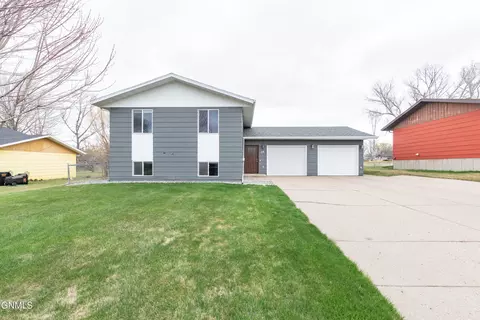 12 Stanley Dr, Lincoln, ND 58504