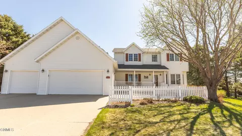 2533 Sharps Pl, Bismarck, ND 58503