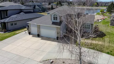 1700 Riverwood Dr, Bismarck, ND 58504