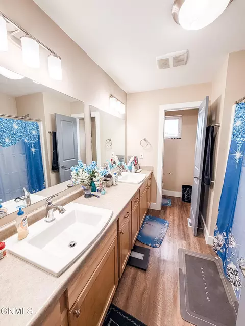 Bath - 2705 28th St W, Williston, ND 58801 photo 1 of 3