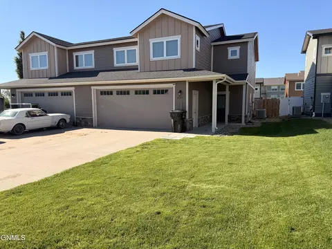 2705 28th St W, Williston, ND 58801