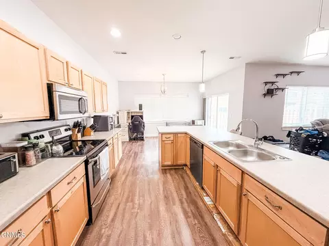 Kitchen - 2705 28th St W, Williston, ND 58801 photo 3 of 4