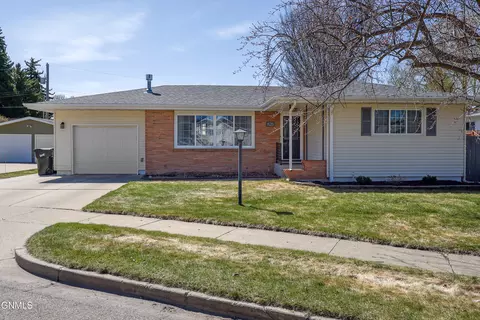 825 W Owens Ave, Bismarck, ND 58501