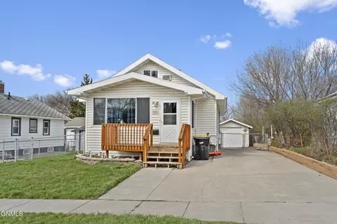 606 N 10th St, Bismarck, ND 58501
