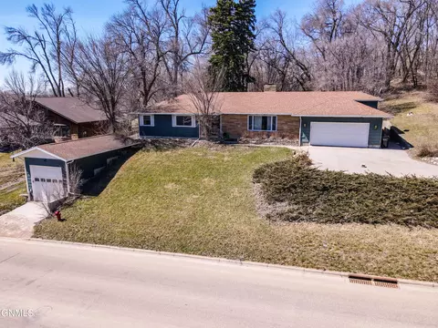 801 5th Ave NW, Valley City, ND 58072