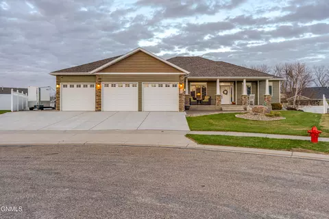 120 Marietta Pl, Bismarck, ND 58504