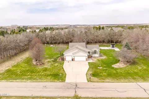 3340 Foxtail Cir, Bismarck, ND 58503