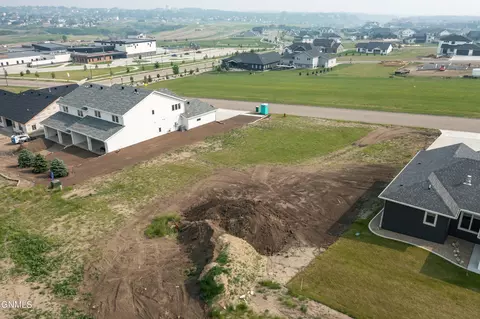 2012 Prairie Hawk Dr, Bismarck, ND 58503 photo 5