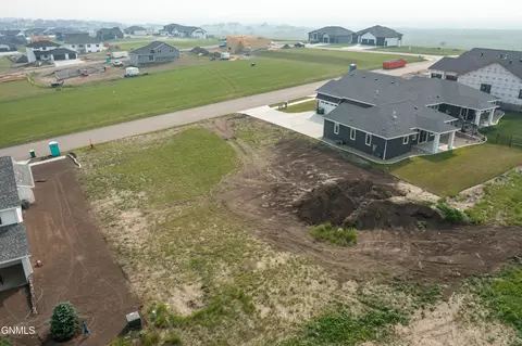 2012 Prairie Hawk Dr, Bismarck, ND 58503 photo 6