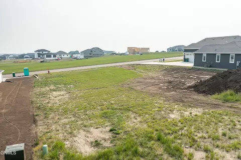2016 Prairie Hawk Dr, Bismarck, ND 58503 photo 3