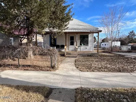 220 2nd Ave E, Mobridge, SD 57601