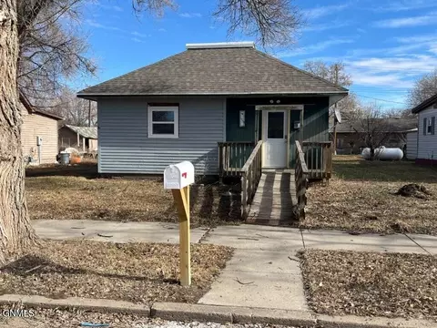 Exterior - 310 2nd Ave E, Mobridge, SD 57601 photo 2 of 3