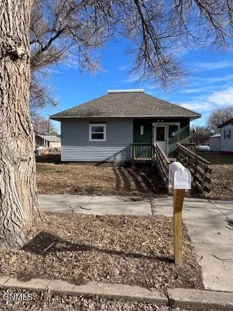 Exterior - 310 2nd Ave E, Mobridge, SD 57601 photo 3 of 3