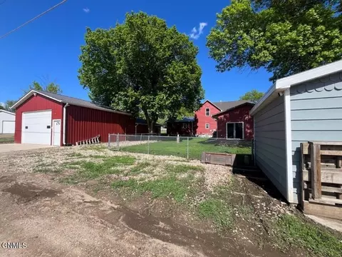 Exterior - 615 4th Ave E, Mobridge, SD 57601 photo 3 of 3
