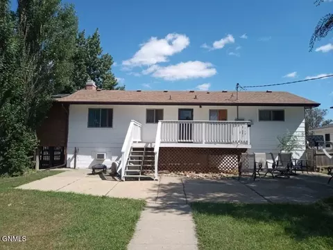 707 6th Ave W, Lemmon, SD 57638
