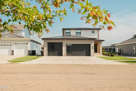2321 Bayview Ct, Mandan, ND 58554