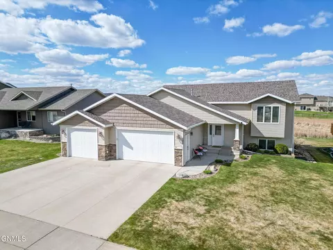 502 Granite Dr, Bismarck, ND 58503