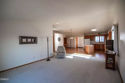 Living - 715 Brome Loop, Bismarck, ND 58503 photo 3 of 6