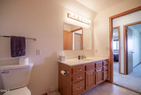 Bath - 715 Brome Loop, Bismarck, ND 58503 photo 4 of 6