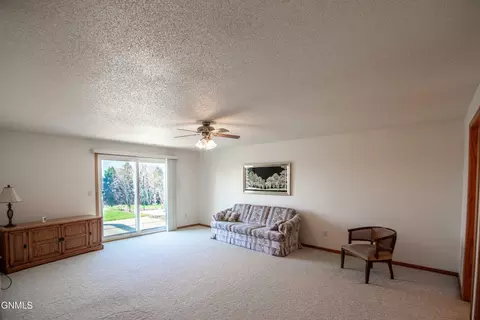 Living - 715 Brome Loop, Bismarck, ND 58503 photo 5 of 6