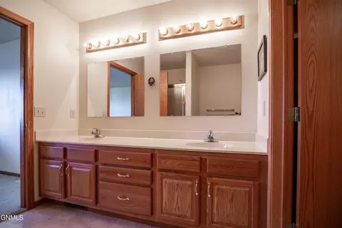 Bath - 715 Brome Loop, Bismarck, ND 58503 photo 1 of 6