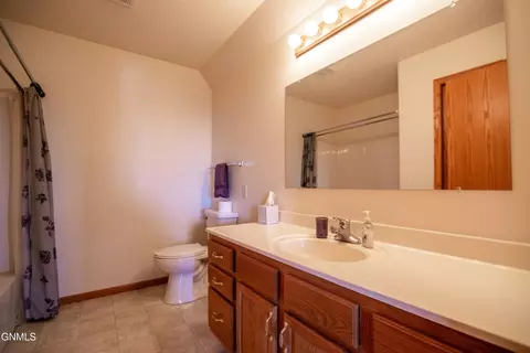 Bath - 715 Brome Loop, Bismarck, ND 58503 photo 2 of 6