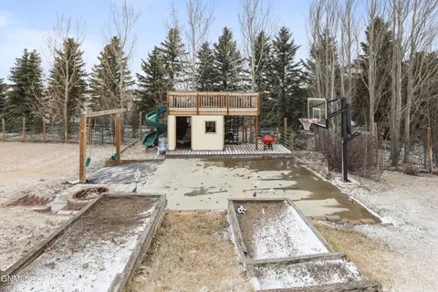 1547 Creekside Dr W, Williston, ND 58801 photo 29