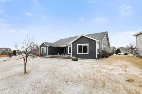 1547 Creekside Dr W, Williston, ND 58801 photo 27