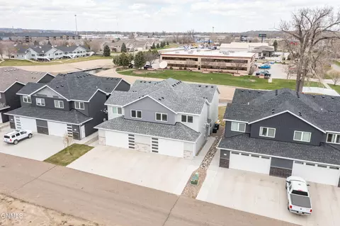 2425 Water Park Loop SE, Mandan, ND 58554