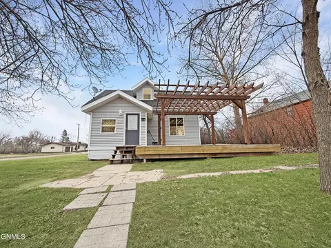 410 Main St, Columbus, ND 58727
