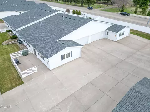 3015 Colorado Dr, Bismarck, ND 58503