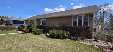 414 8th Ave NW, Valley City, ND 58072