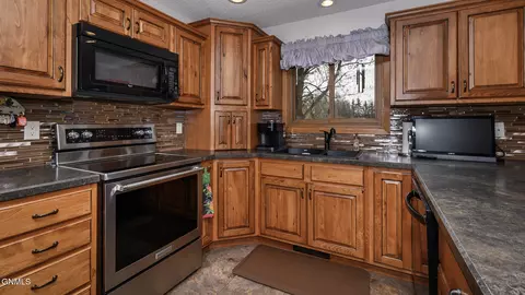 Kitchen - 2009 Grimsrud Dr, Bismarck, ND 58501 photo 1 of 4