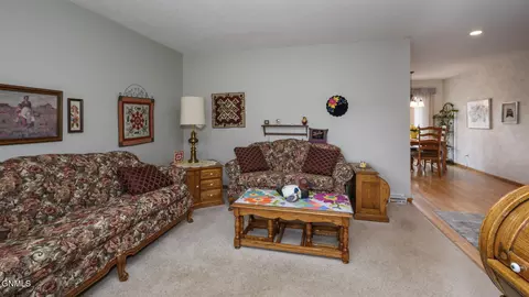 Living - 2009 Grimsrud Dr, Bismarck, ND 58501 photo 2 of 2
