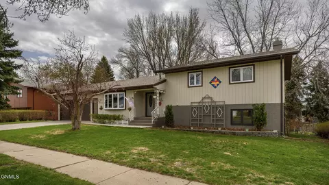 Exterior - 2009 Grimsrud Dr, Bismarck, ND 58501 photo 6 of 7