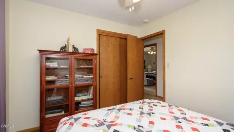 Bedroom - 2009 Grimsrud Dr, Bismarck, ND 58501 photo 2 of 8